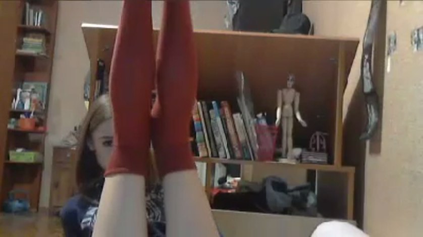 Фото рыжей страстной фурии раздвигающей ноги на камеру