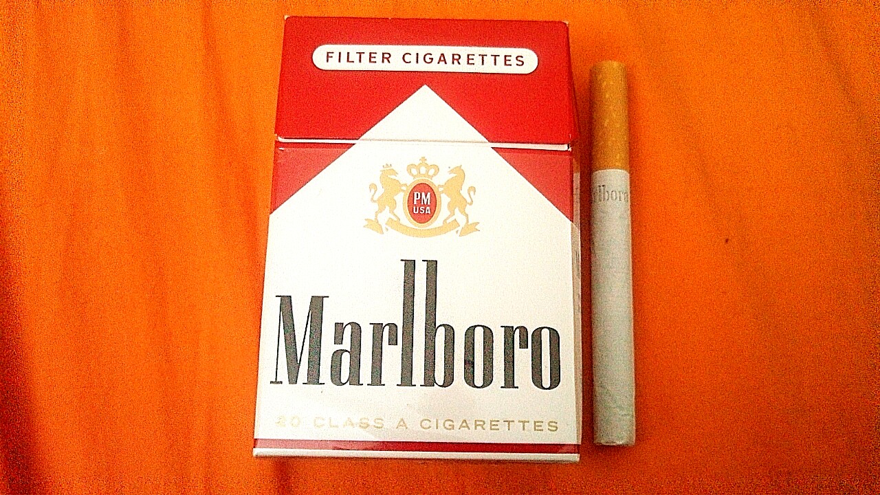 Сигареты woog. Сигареты Marlboro Red красный. Сигареты Мальборо красные американские. Мальборо тонкие сигареты. Пачка сигарет Мальборо красный.