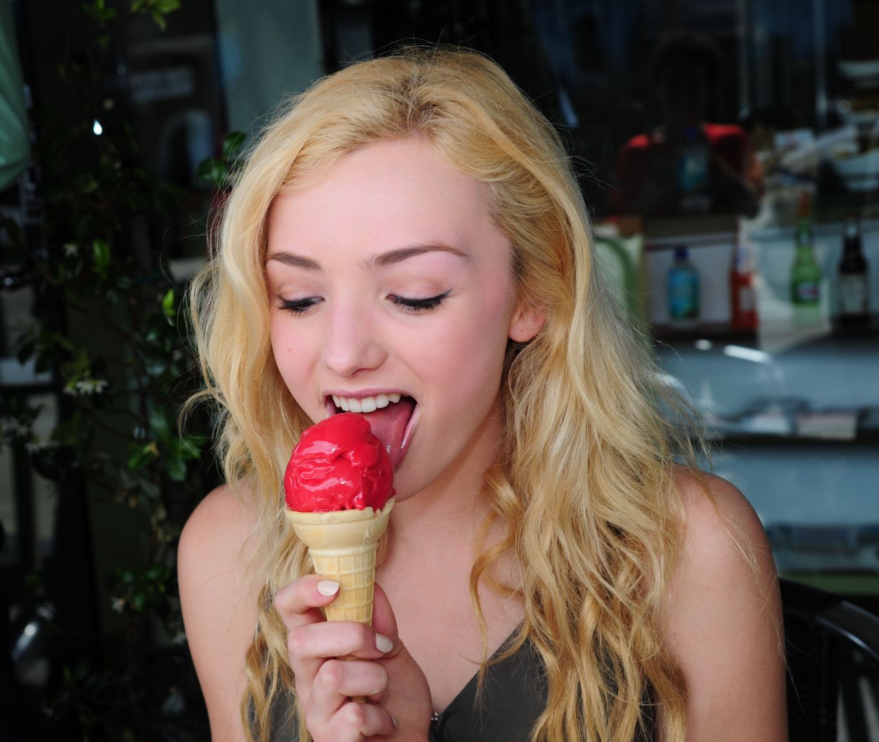 peyton-roi-list-cute-ice-cream-photoshoot-september-2014_7.jpg.