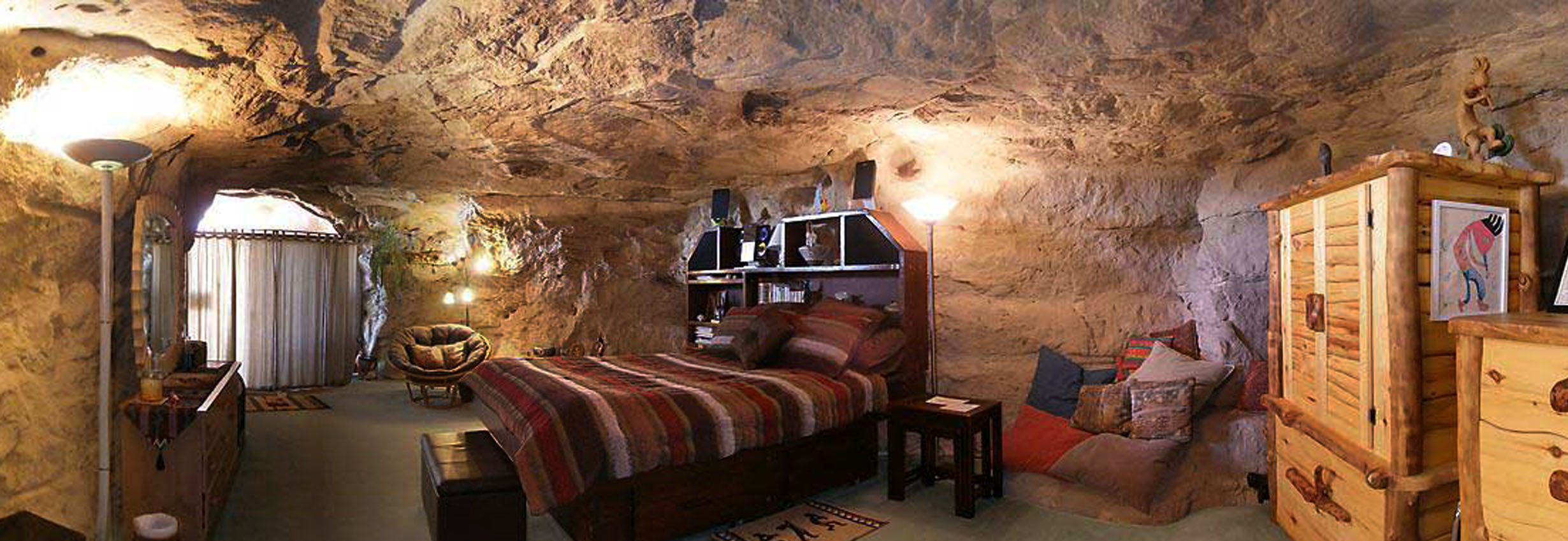 Место жилья.  Гостиница Kokopelli's Cave Bed and Breakfast, Фармингтон, Нью-Мексико, США. Пещера Кокопелли, Фармингтон, Нью−Мексико. Отель «Kokopelli's Cave». Пещера Кокопелли, Фармингтон, Нью−Мексико отель \.