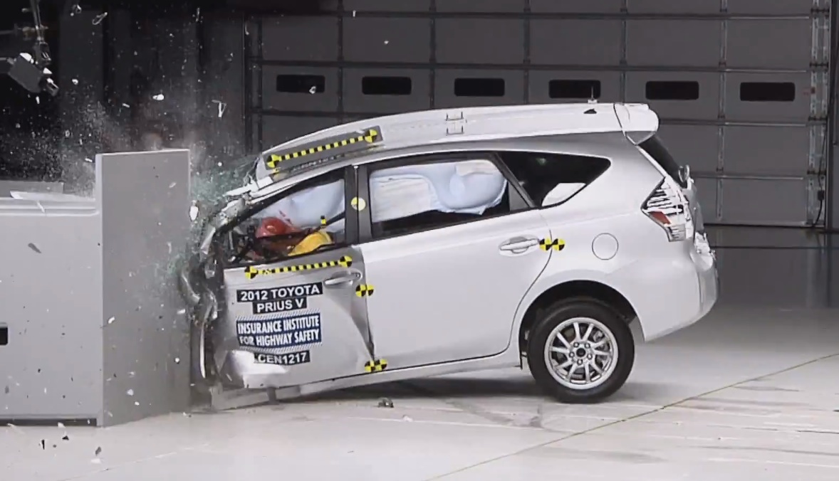 Включи видео краш теста. Toyota Prius crash Test. Краш тест Импреза 2007. Краш тест Хендай Солярис. Краш тест ВАЗ 2114.