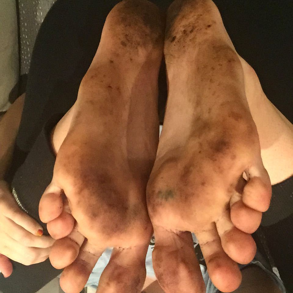 Покажи стопу. Майли Сайрус feet. Miley Cyrus soles. Майли Сайрус soles. Майли Сайрус фут фетиш.