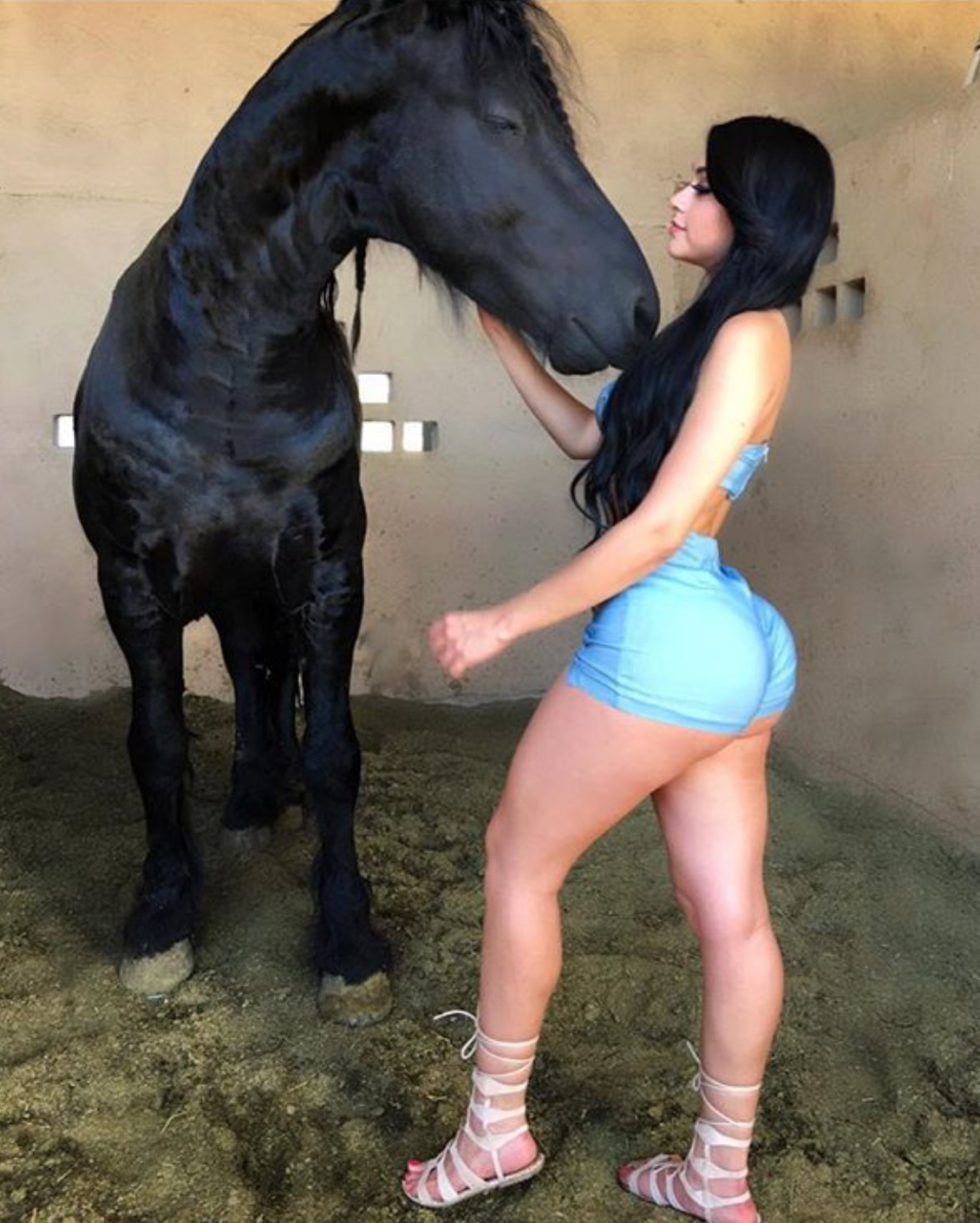 конь трахает девчонку i фото 112