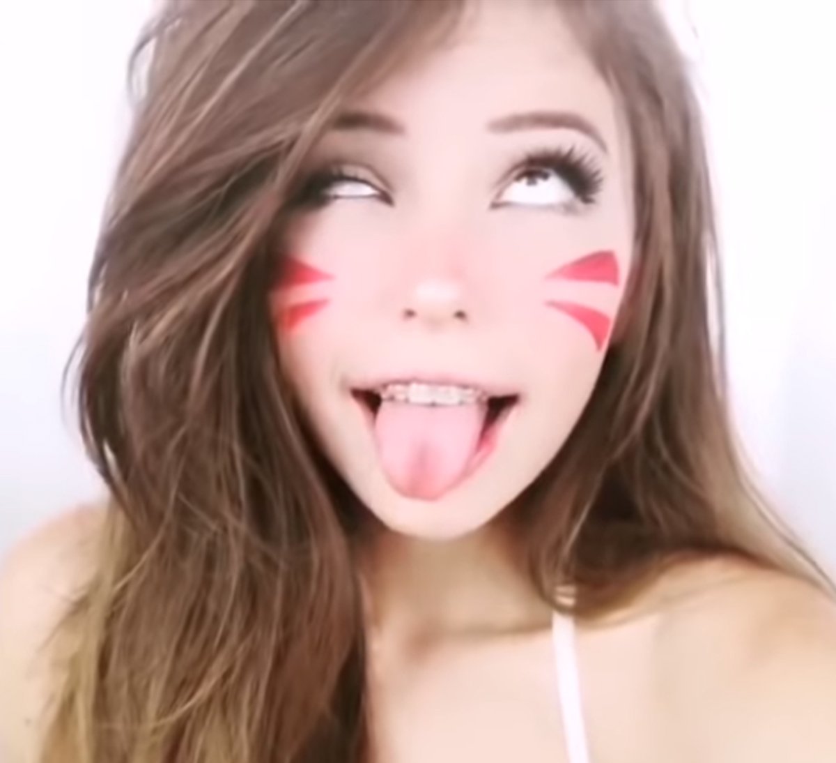 Ahegao face girl. Belle Delphine ахегао. Belle Delphine ахегао фейс. Ахегао в реале. Белль Дельфин язык.