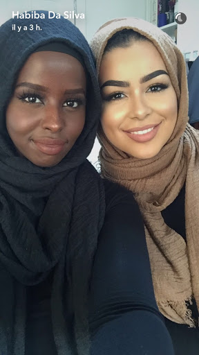 Арабские измен. Араб с темной кожей. Арабские женщины селфи. Несколько арабок. Губы селфи арабки.