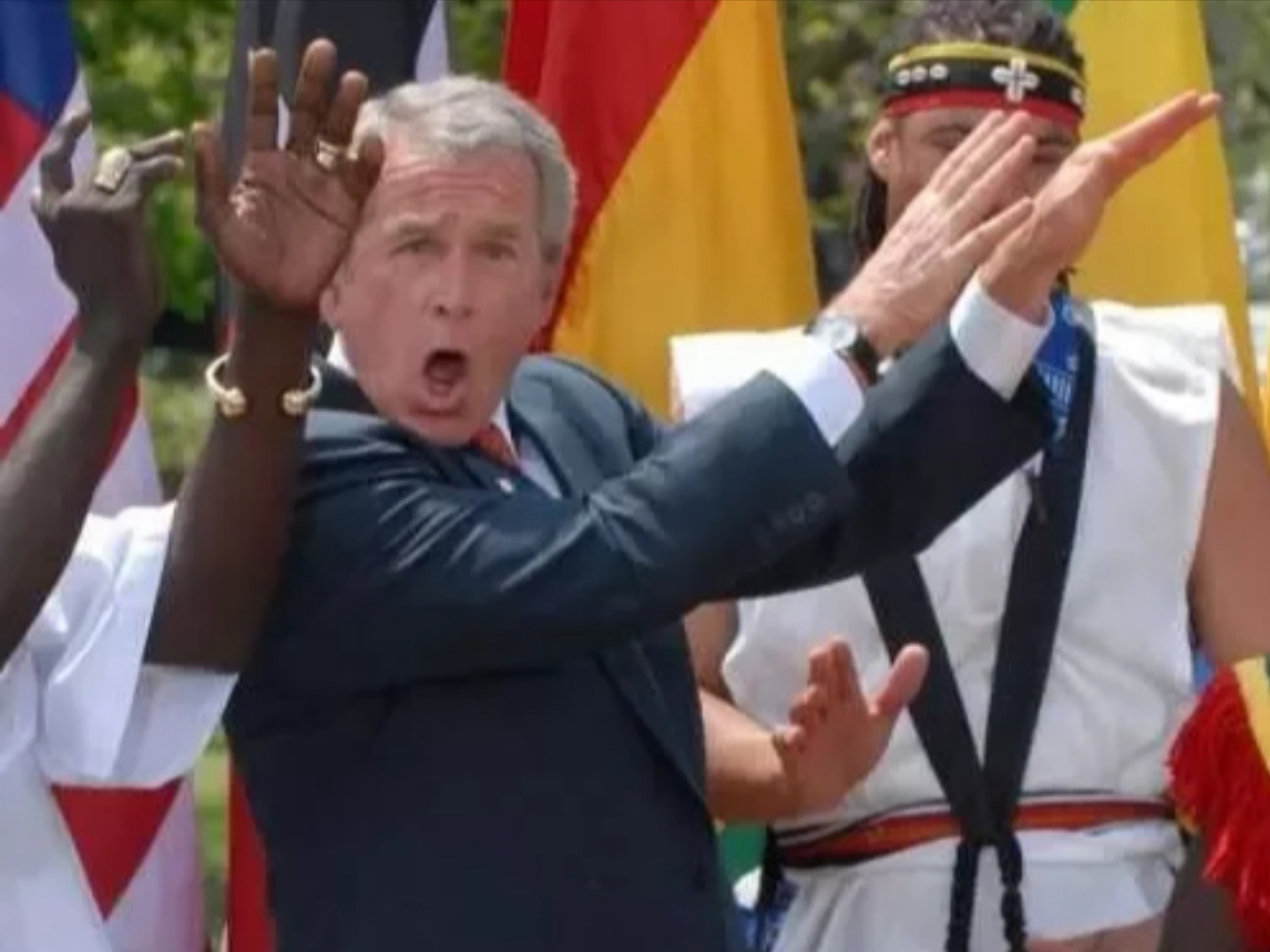 Джордж Буш младший танцует