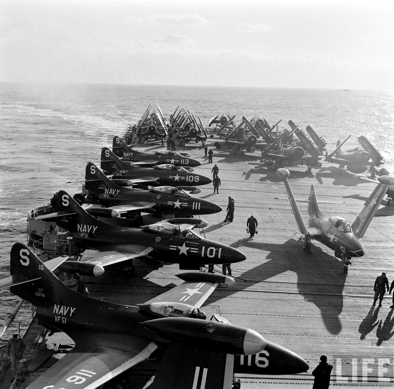 F 4 f 9. USS Essex 1952. F9f Panther vs Communist AAA: Korea 1950-1953 (Osprey Duel 121).